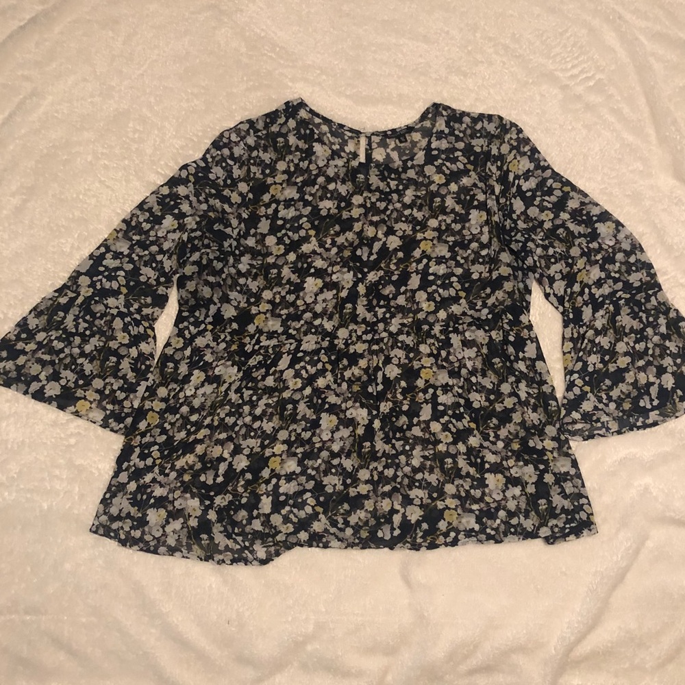 Floral Bell sleeved flowy blouse